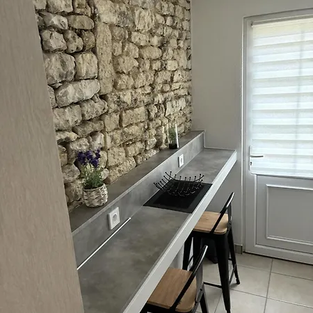 Petite Maison Sur Jardinet Vakantiehuis Puyrolland